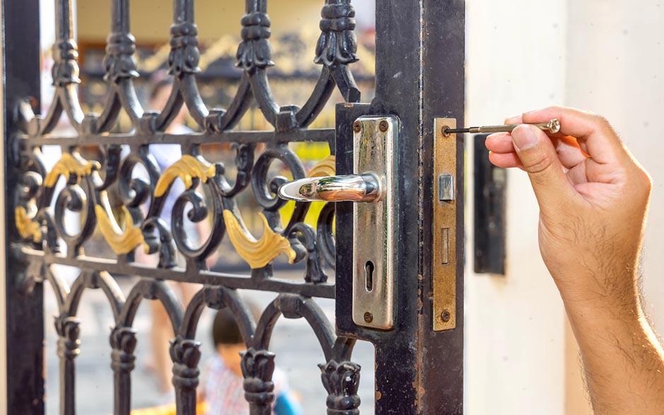 serrure de porte Montreuil